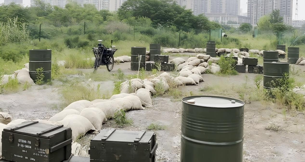 20260516-自动化系研制的智能无人摩托车获具身无人系统大赛一等奖-自动化系-“紫荆铁骑”队无人摩托车参与各项比赛科目3.jpg