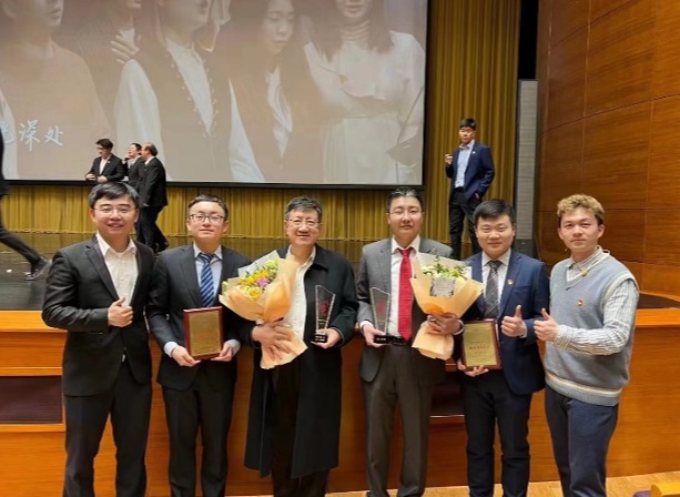 20230704-导师导员齐合力，共书育人新篇章——记辅导员们的师门故事-院系供图-李政老师课题组辅导员合影（左起：杜秉霖，余建希，李政，刘培，张元哲，张瑞瑜）.png