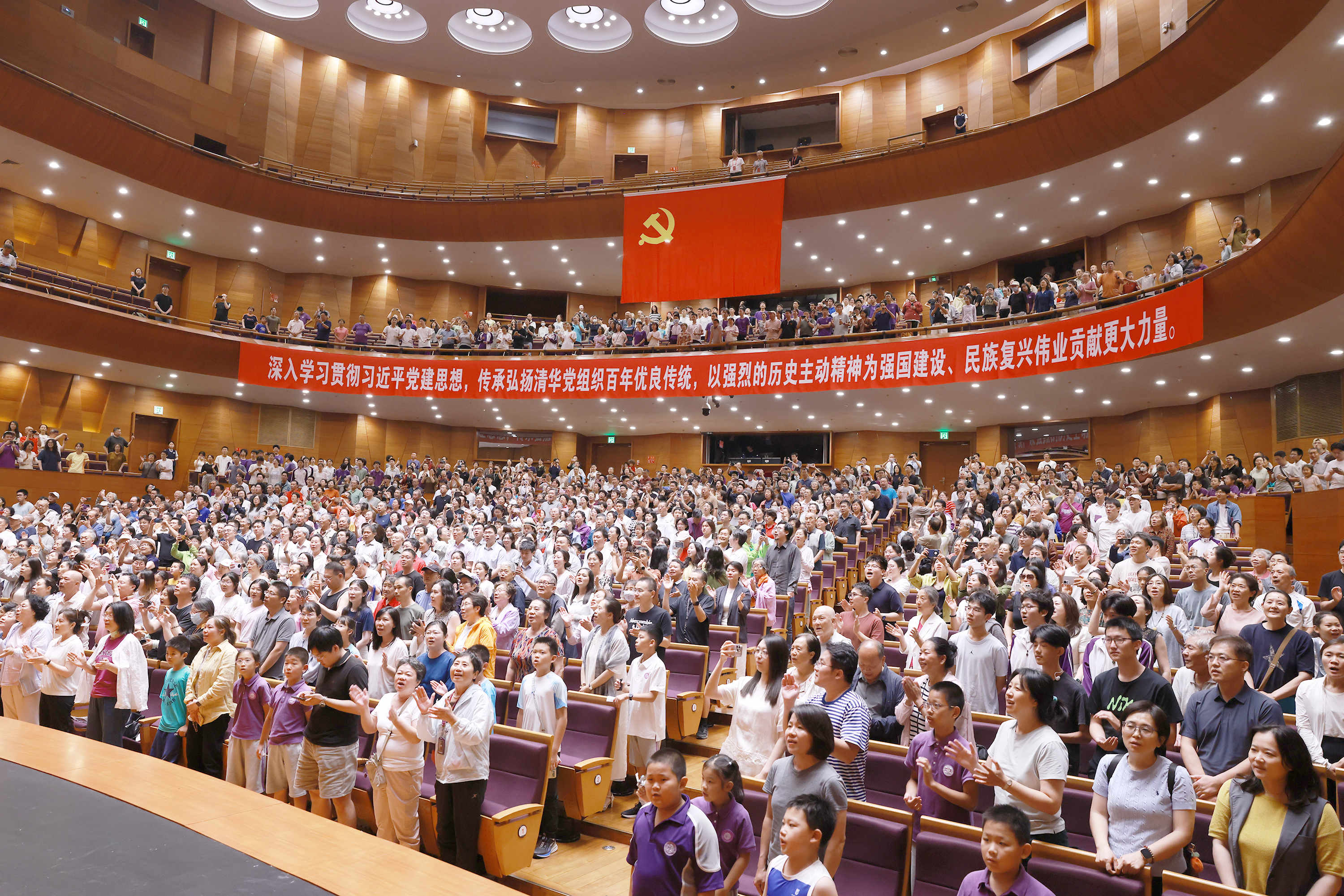 20260701-美育思政大课堂长征·回响-艺教中心-台上台下合唱.jpg
