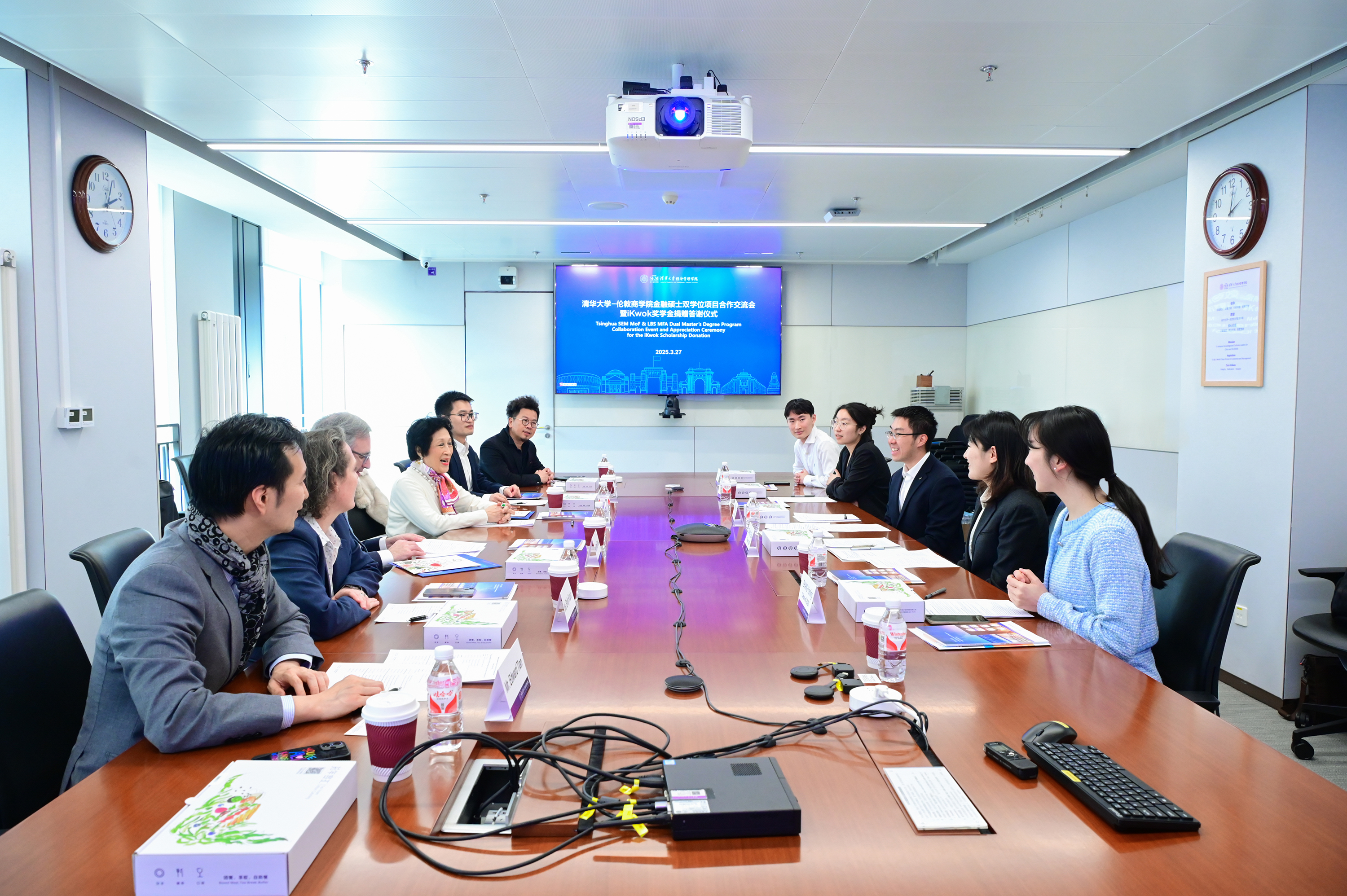 20250327-校长李路明会见伦敦商学院和iKwok基金会一行-司宏峰-学生校友座谈会.jpg